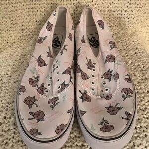 Vans Off the Wall men's sneakers, rose pattern, size 13.